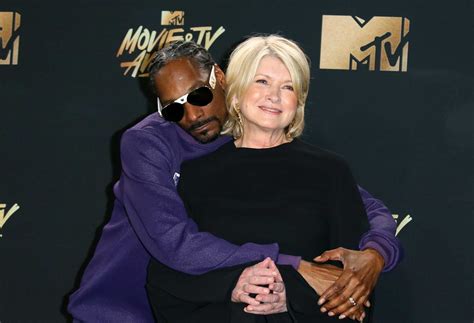 Snoop dogg martha stewart - Snoop Dogg and Martha Stewart reunite in the Peacock special, "Snoop and Martha's Very Tasty Halloween," on October 21. In the trailer below, the celebrity duo wear playful costumes as contestants ...
